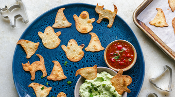 Halloween Nachos with Spicy Tomato Salsa